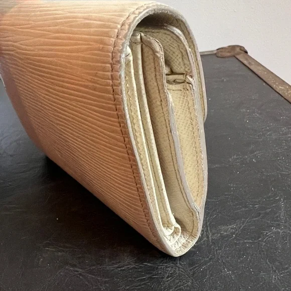 Louis Vuitton Epi Joey Wallet - Picture 11 of 11